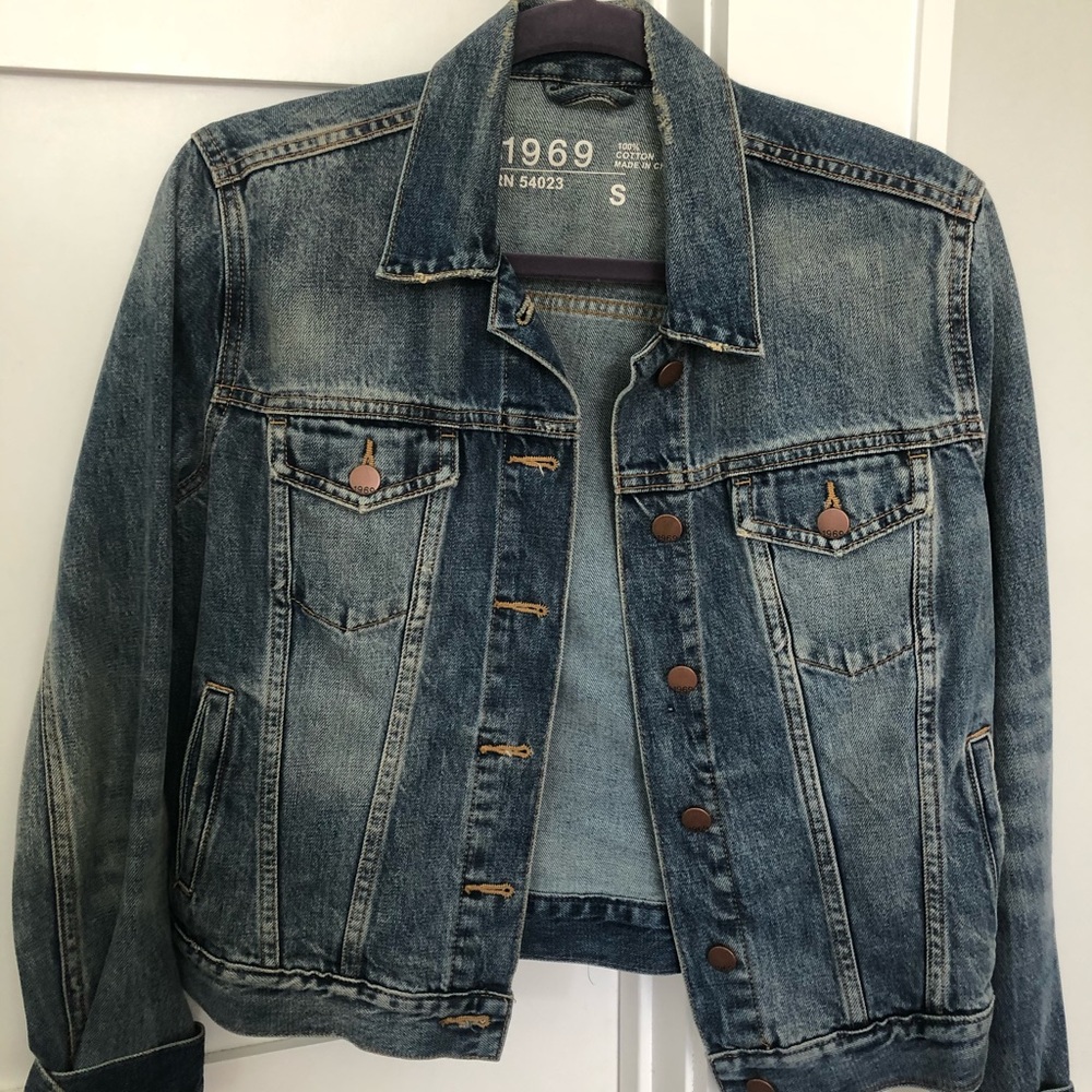 Gap Denim Jacket Euc - image 3